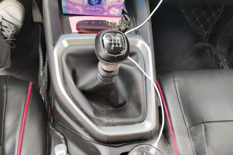Used Baojun RM-5 2019 1.5T Manual Elite Version with 24-Hour Online Service 6 Seats Gear Lever