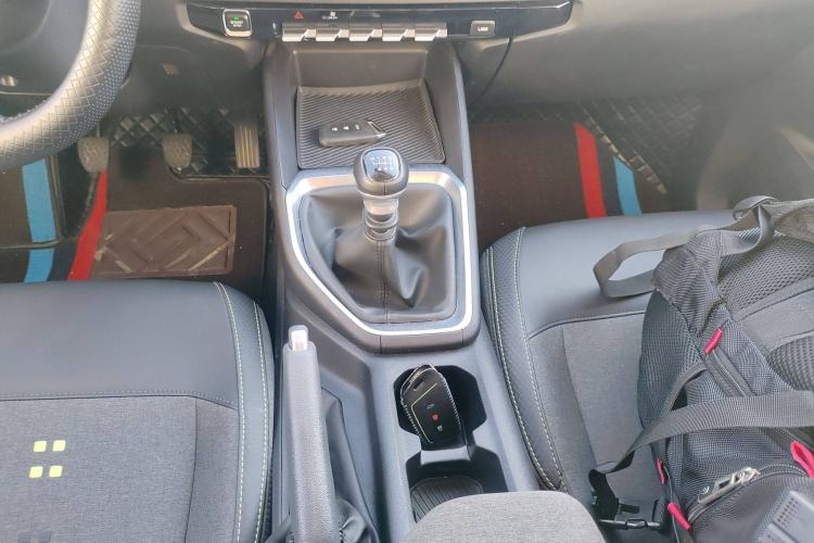 Used Baojun RM-5 2019 1.5T Manual Elite Version with 24-Hour Online Service 7 Seats Gear Lever