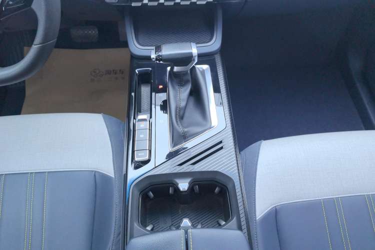 Used Baojun RM-5 2019 1.5T CVT 24-Hour Online Luxury Version 5 Seats Gear Lever