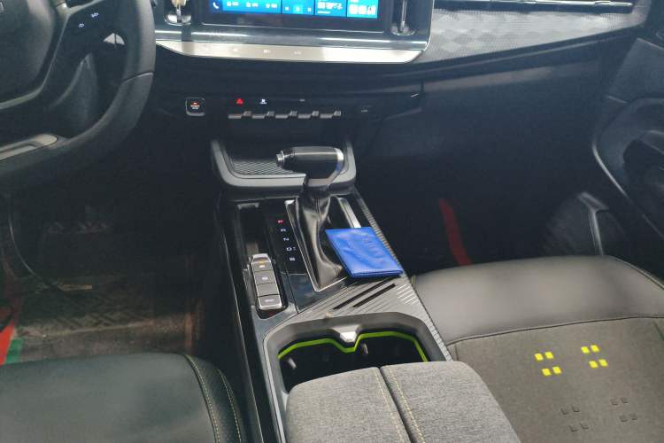 Used Baojun RM-5 2019 1.5T CVT Elite Version with 24-Hour Online Service 6 Seats Gear Lever