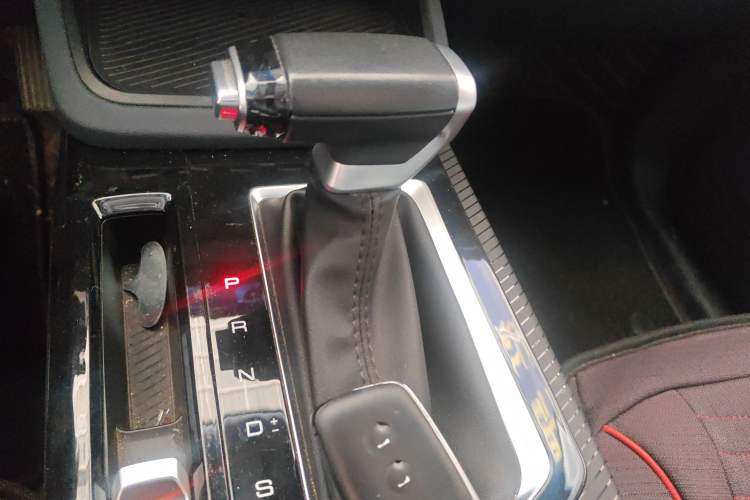 Used Baojun RM-5 2019 1.5T CVT 24-Hour Online Prestige Version 6 Seats Gear Lever