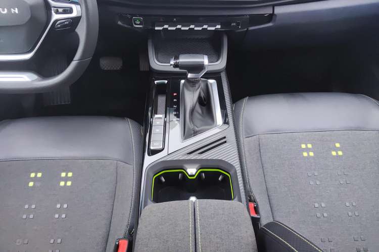 Used Baojun RM-5 2019 1.5T CVT Elite Version with 24-Hour Online Service 7 Seats Gear Lever