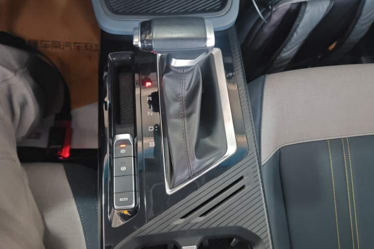 Used Baojun RM-5 2019 1.5T CVT 24-Hour Online Luxury Version 6 Seats Gear Lever