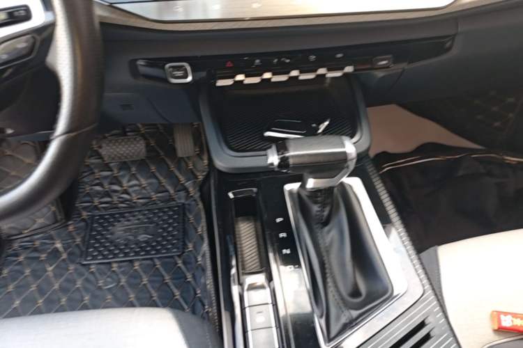 Used Baojun RM-5 2019 1.5T CVT 24-Hour Online Prestige Version 6 Seats Gear Lever