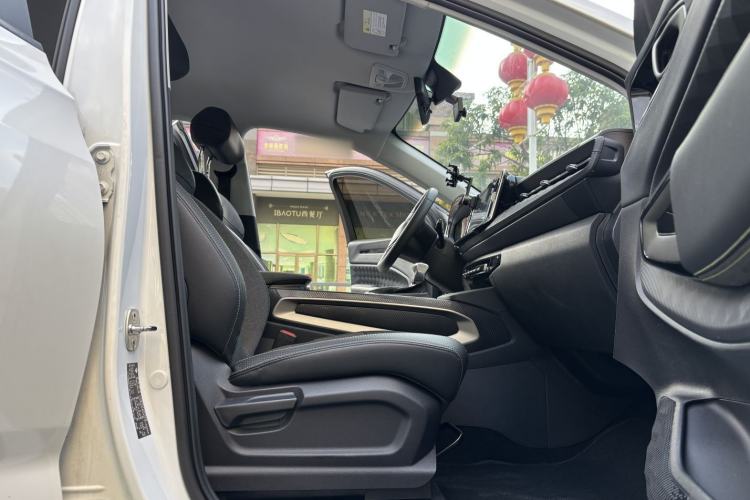 Used Baojun RM-5 2019 1.5T CVT Elite Version with 24-Hour Online Service 6 Seats Interior 1