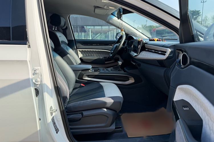 Used Baojun RM-5 2019 1.5T CVT 24-Hour Online Luxury Version 6 Seats Interior 10