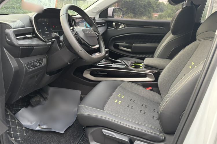 Used Baojun RM-5 2019 1.5T CVT Elite Version with 24-Hour Online Service 6 Seats Interior 2
