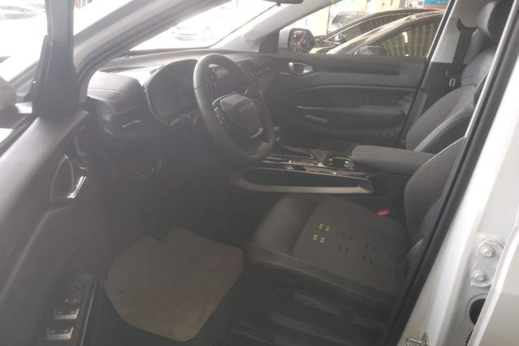 Used Baojun RM-5 2019 1.5L CVT Elite Version with 24-hour Online Service 6 Seats Interior 3