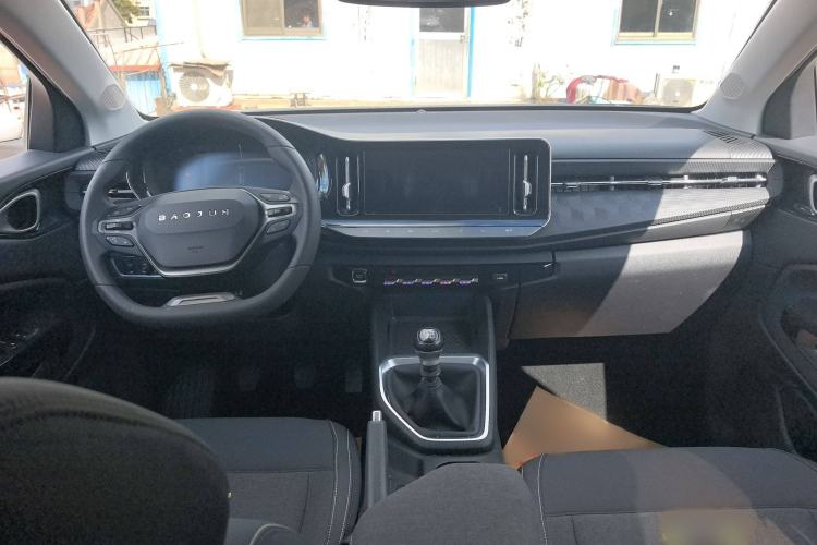 Used Baojun RM-5 2019 1.5L Manual Elite Edition with 24-hour Online Service 5 Seats Interior 3