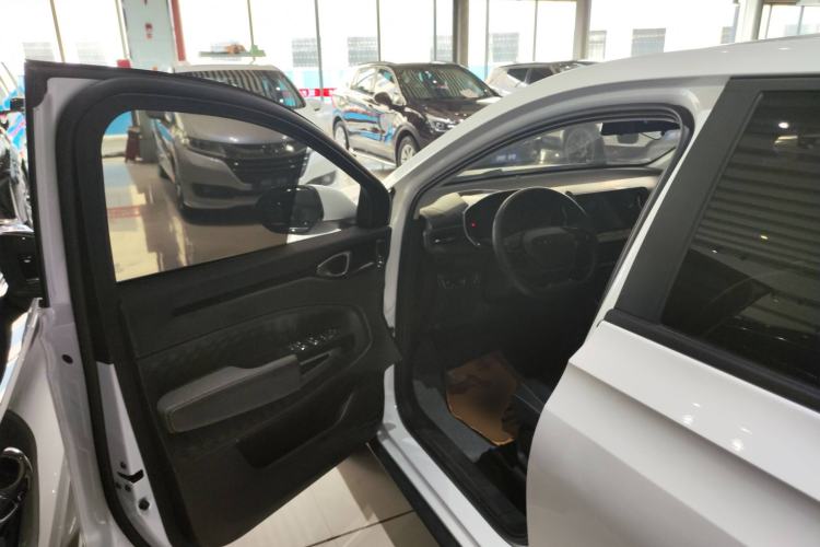 Used Baojun RM-5 2019 1.5T Manual Elite Version with 24-Hour Online Service 6 Seats Interior 3