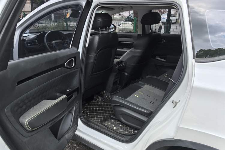 Used Baojun RM-5 2019 1.5T CVT Elite Version with 24-Hour Online Service 5 Seats Interior 3