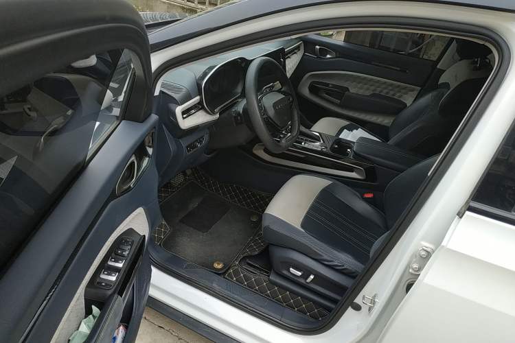 Used Baojun RM-5 2019 1.5T CVT 24-Hour Online Luxury Version 7 Seats Interior 3