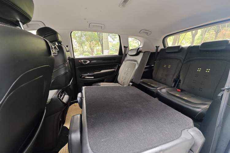 Used Baojun RM-5 2019 1.5T Manual Elite Version with 24-Hour Online Service 7 Seats Interior 3