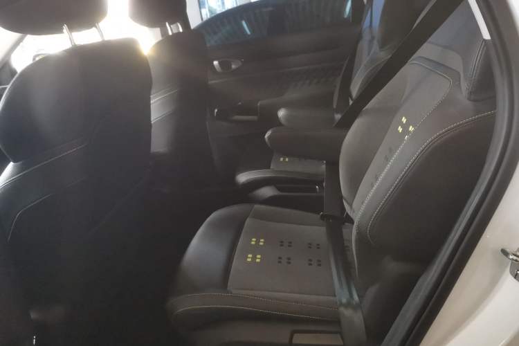 Used Baojun RM-5 2019 1.5L CVT Elite Version with 24-hour Online Service 6 Seats Interior 4