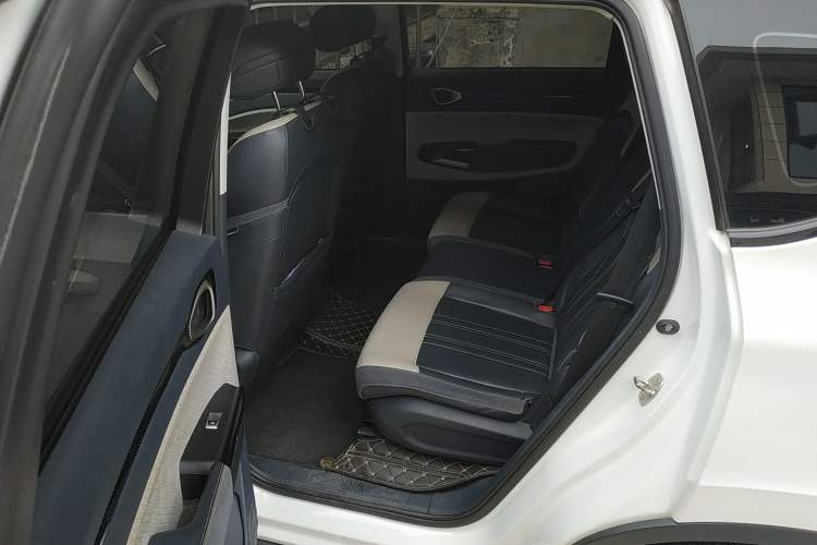 Used Baojun RM-5 2019 1.5T CVT 24-Hour Online Luxury Version 7 Seats Interior 4