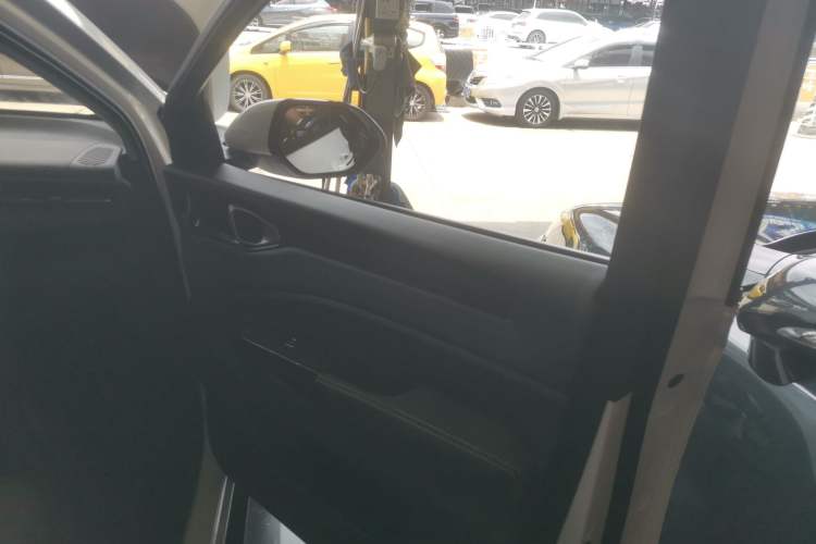 Used Baojun RM-5 2019 1.5L CVT Elite Version with 24-hour Online Service 6 Seats Interior 5