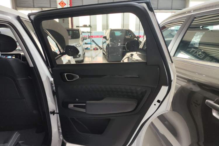 Used Baojun RM-5 2019 1.5T Manual Elite Version with 24-Hour Online Service 6 Seats Interior 6