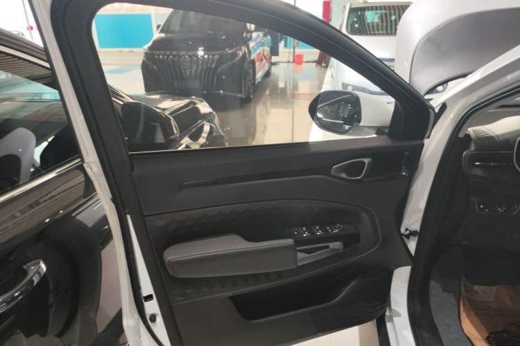 Used Baojun RM-5 2019 1.5T Manual Elite Version with 24-Hour Online Service 6 Seats Interior 7