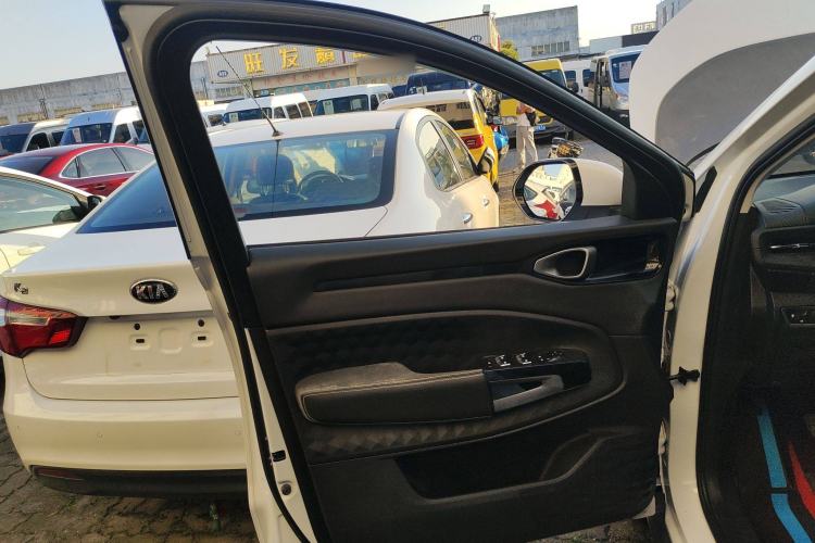 Used Baojun RM-5 2019 1.5T Manual Elite Version with 24-Hour Online Service 7 Seats Interior 7