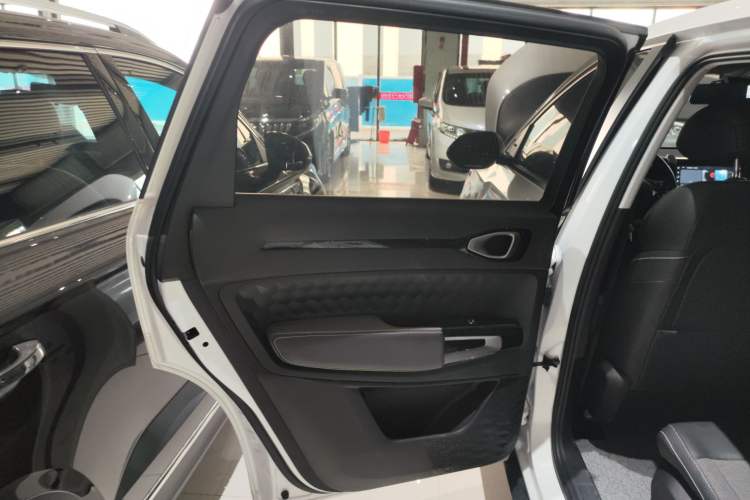 Used Baojun RM-5 2019 1.5T Manual Elite Version with 24-Hour Online Service 6 Seats Interior 8