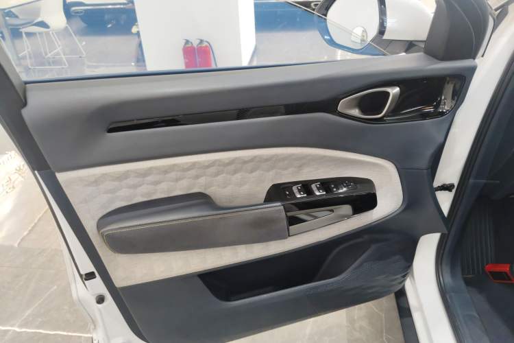Used Baojun RM-5 2019 1.5T CVT 24-Hour Online Luxury Version 6 Seats Left Front Door Interior