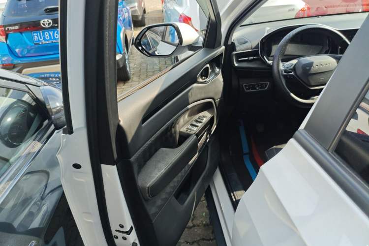 Used Baojun RM-5 2019 1.5T Manual Elite Version with 24-Hour Online Service 7 Seats Left Front Door Interior