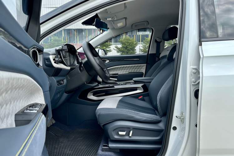 Used Baojun RM-5 2019 1.5T CVT 24-Hour Online Luxury Version 7 Seats Left Front Seat