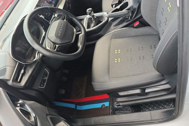 Used Baojun RM-5 2019 1.5T Manual Elite Version with 24-Hour Online Service 7 Seats Left Front Seat
