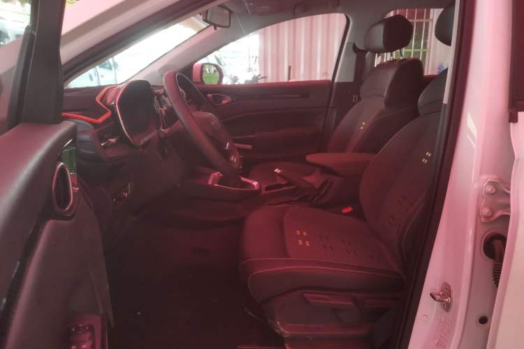 Used Baojun RM-5 2019 1.5T Manual Elite Version with 24-Hour Online Service 6 Seats Left Front Seat