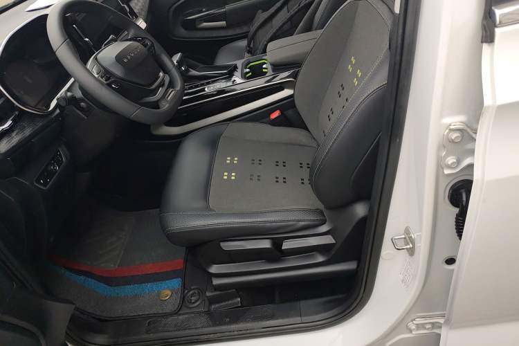 Used Baojun RM-5 2019 1.5T CVT Elite Version with 24-Hour Online Service 6 Seats Left Front Seat