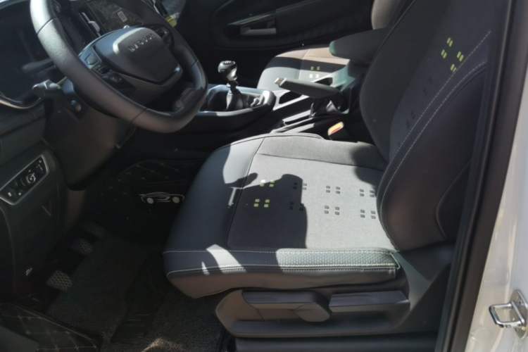 Used Baojun RM-5 2019 1.5T Manual Elite Version with 24-Hour Online Service 6 Seats Left Front Seat