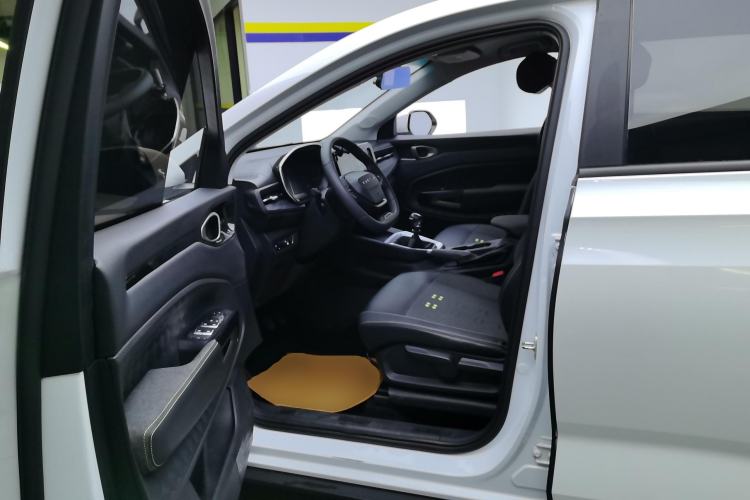 Used Baojun RM-5 2019 1.5T Manual Elite Version with 24-Hour Online Service 6 Seats Left Front Seat