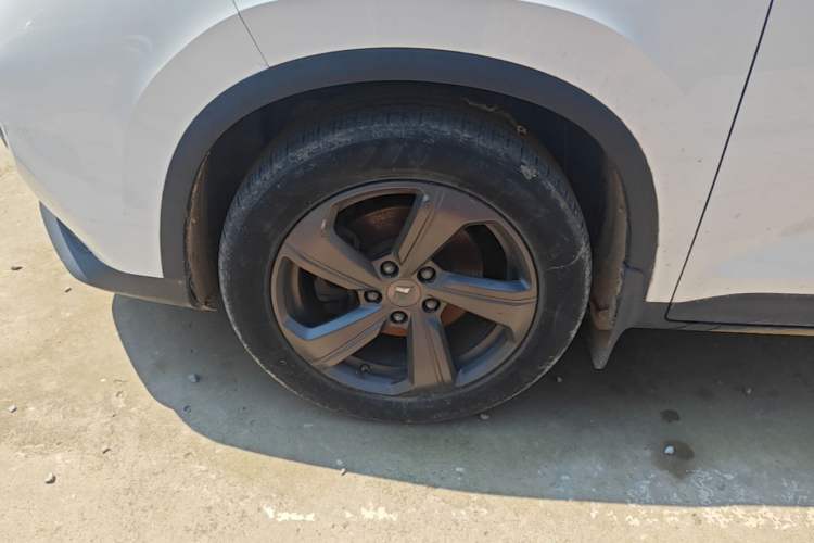 Used Baojun RM-5 2019 1.5T CVT Elite Version with 24-Hour Online Service 5 Seats Left Front Wheel Hub