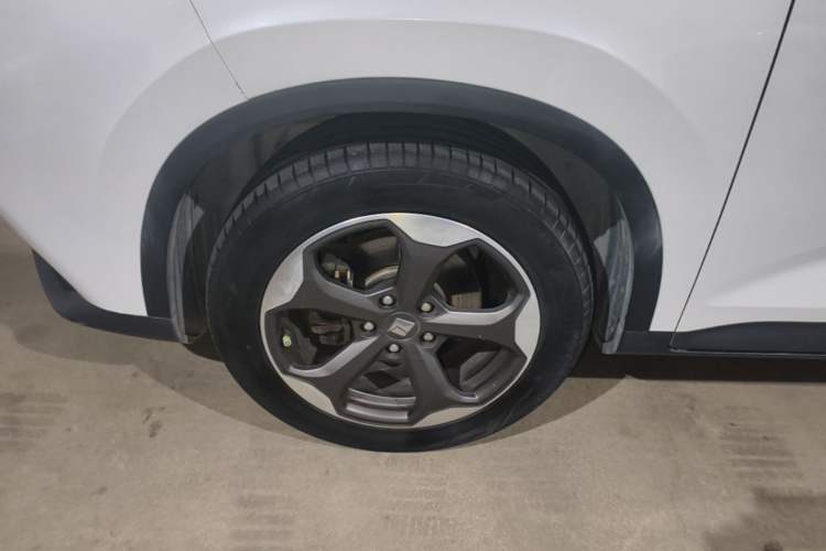 Used Baojun RM-5 2019 1.5T CVT 24-Hour Online Prestige Version 5 Seats Left Front Wheel Hub