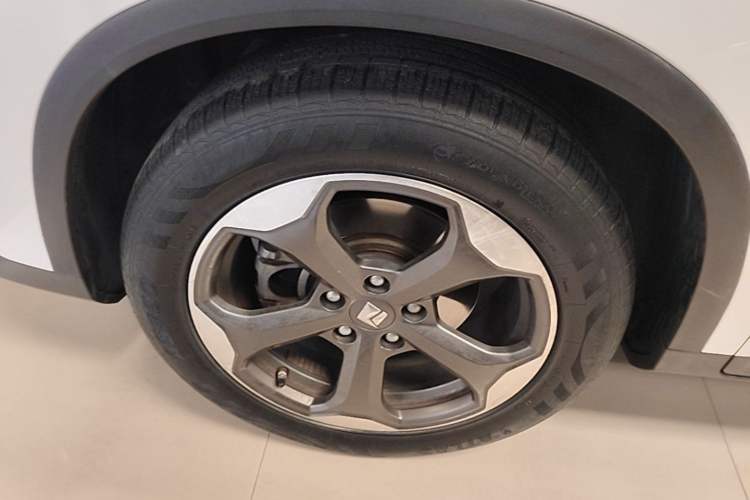 Used Baojun RM-5 2019 1.5T CVT 24-Hour Online Prestige Version 6 Seats Left Front Wheel Hub