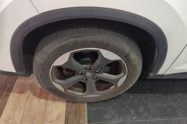Used Baojun RM-5 2019 1.5T CVT 24-Hour Online Luxury Version 6 Seats Left Front Wheel Hub