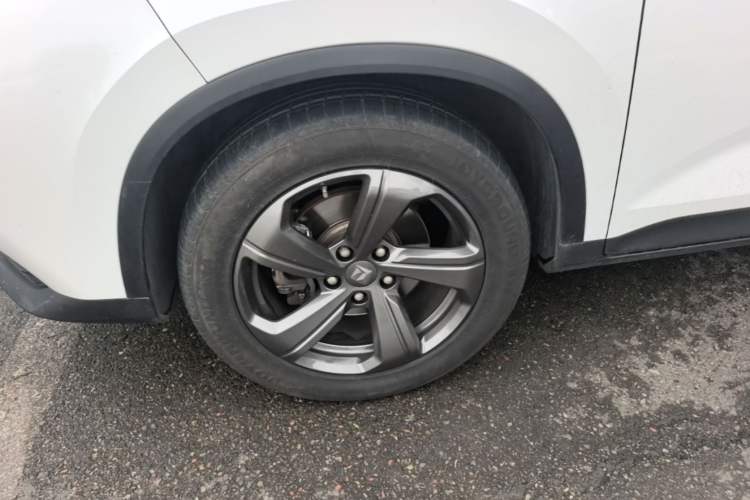 Used Baojun RM-5 2019 1.5T CVT Elite Version with 24-Hour Online Service 5 Seats Left Front Wheel Hub