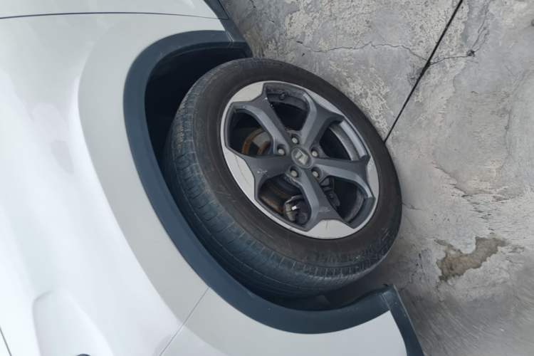 Used Baojun RM-5 2019 1.5T CVT 24-Hour Online Premium Version 7 Seats Left Front Wheel Hub