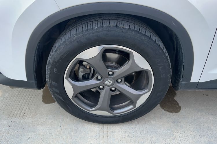 Used Baojun RM-5 2019 1.5T CVT 24-Hour Online Prestige Version 6 Seats Left Front Wheel Hub