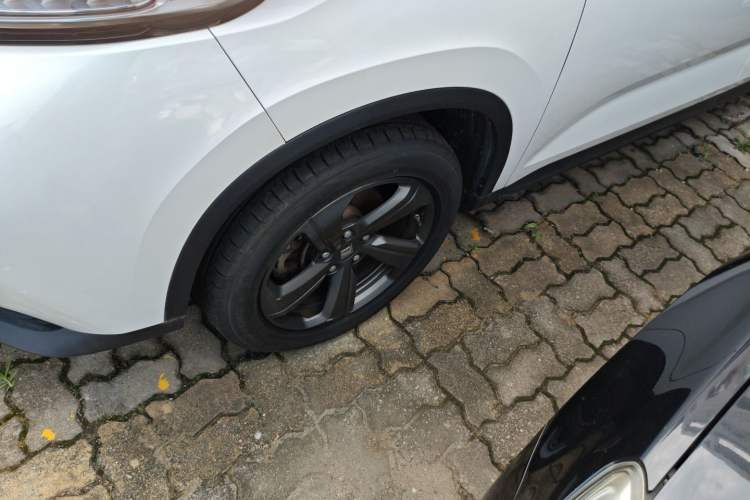 Used Baojun RM-5 2019 1.5T Manual Elite Version with 24-Hour Online Service 7 Seats Left Front Wheel Hub