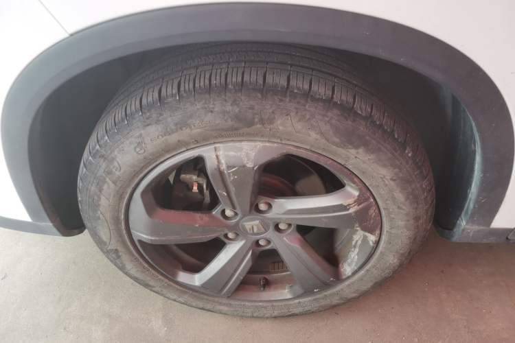 Used Baojun RM-5 2019 1.5T Manual Elite Version with 24-Hour Online Service 6 Seats Left Front Wheel Hub