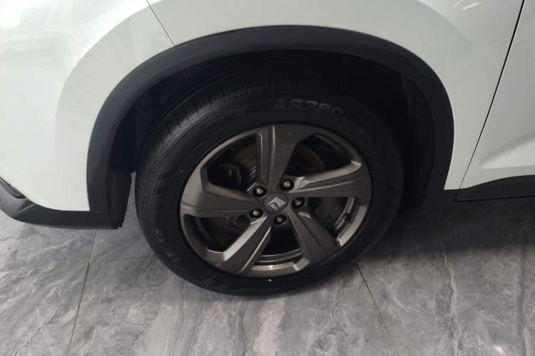 Used Baojun RM-5 2019 1.5T CVT Elite Version with 24-Hour Online Service 6 Seats Left Front Wheel Hub