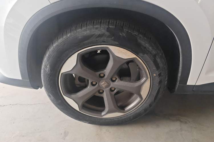 Used Baojun RM-5 2019 1.5T CVT 24-Hour Online Prestige Version 6 Seats Left Front Wheel Hub