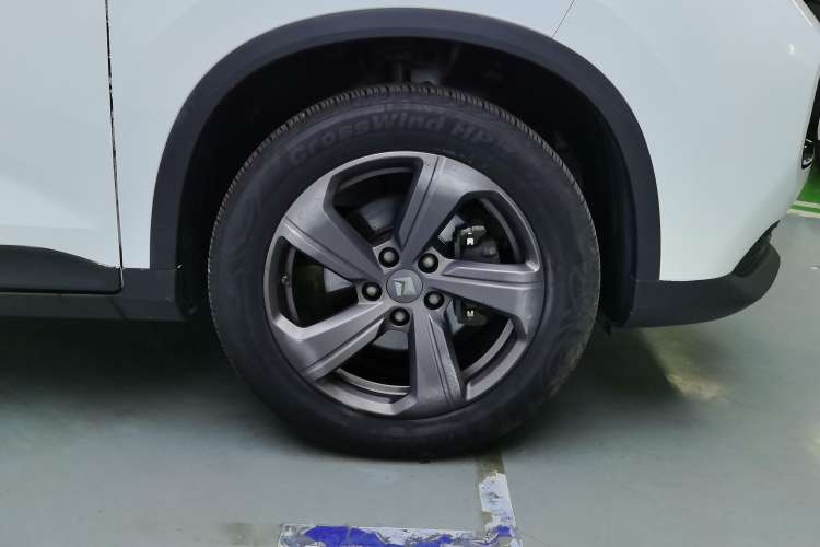 Used Baojun RM-5 2019 1.5T Manual Elite Version with 24-Hour Online Service 6 Seats Left Front Wheel Hub