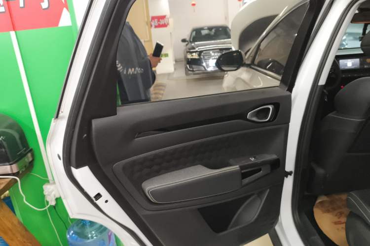 Used Baojun RM-5 2019 1.5T Manual Elite Version with 24-Hour Online Service 6 Seats Left Rear Door Interior