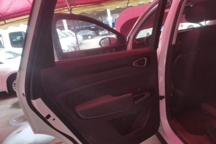 Used Baojun RM-5 2019 1.5T Manual Elite Version with 24-Hour Online Service 6 Seats Left Rear Door Interior