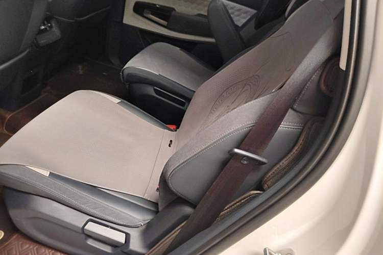 Used Baojun RM-5 2019 1.5T CVT 24-Hour Online Prestige Version 6 Seats Left Rear Seat