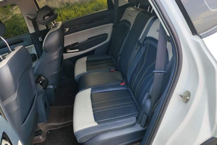 Used Baojun RM-5 2019 1.5T CVT 24-Hour Online Prestige Version 5 Seats Left Rear Seat