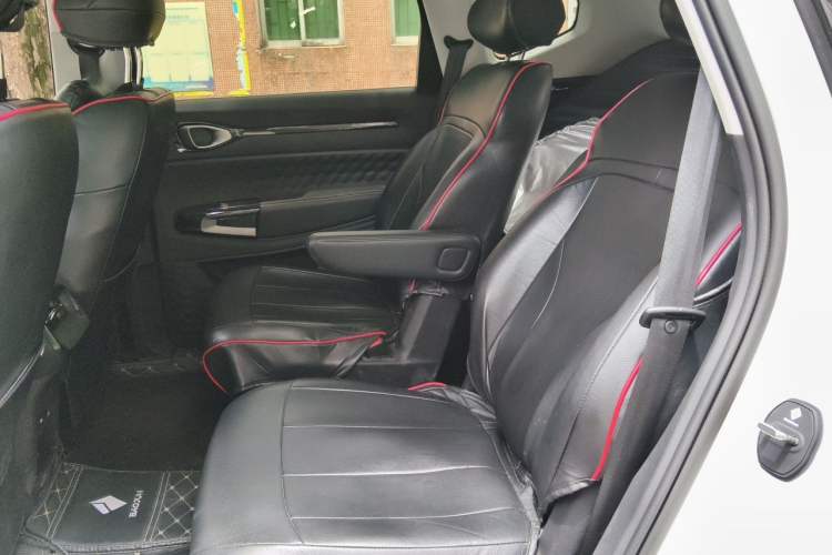 Used Baojun RM-5 2019 1.5T Manual Elite Version with 24-Hour Online Service 6 Seats Left Rear Seat