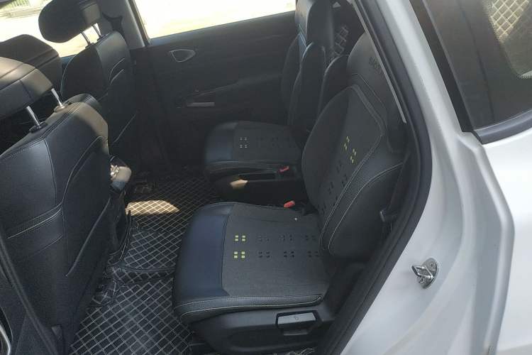Used Baojun RM-5 2019 1.5T Manual Elite Version with 24-Hour Online Service 6 Seats Left Rear Seat